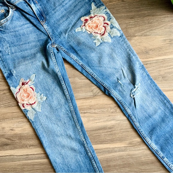 Zara Woman Premium Denim Floral Embroidered Jeans – Size 6 - Picture 5 of 11